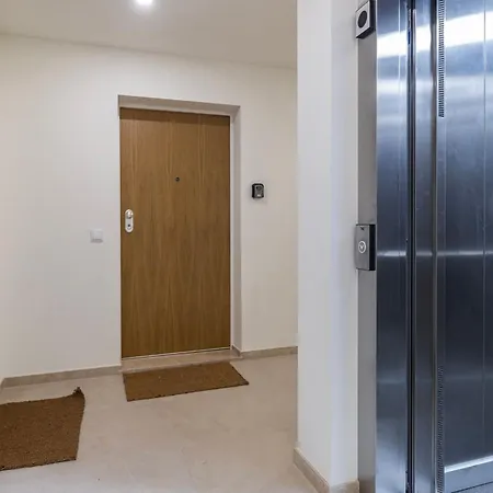 1bdr Modern With Pool By Lovelystay * 佩尼契